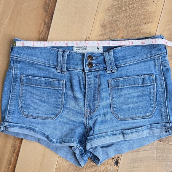 Women's Abercrombie & Fitch Low Rise Denim Shorts Size 6 / 28 - Picture 3 of 7